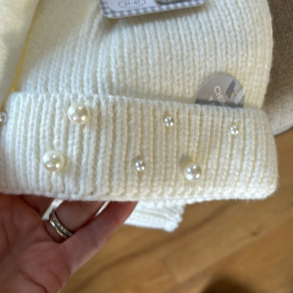 NWT Hat mitten scarf set for 2T-4T color white/ivory. - Picture 4 of 5
